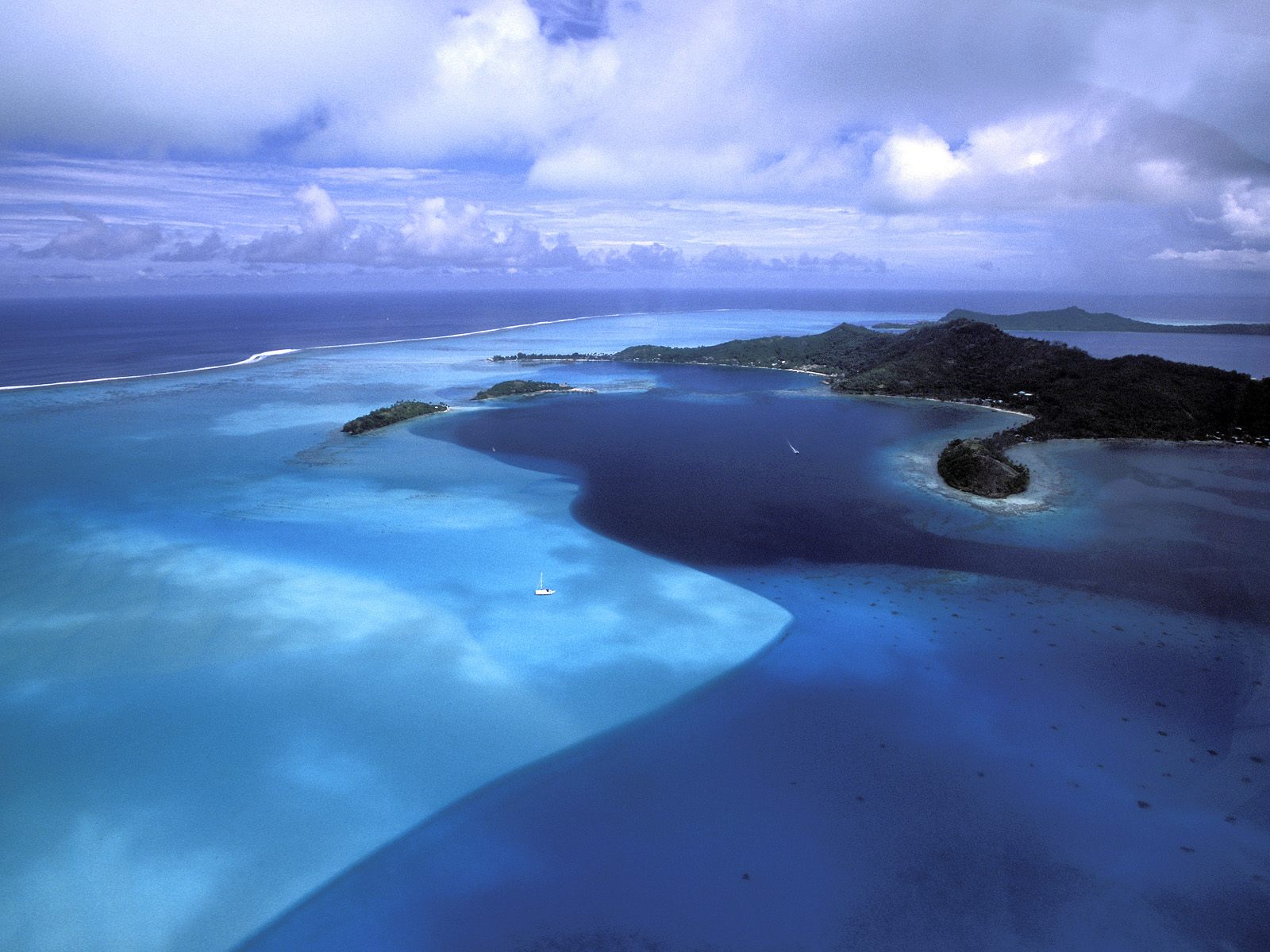 Blue_Variation_Bora_Bora_French_Polynesia_anw2ZHStEmYf.jpg